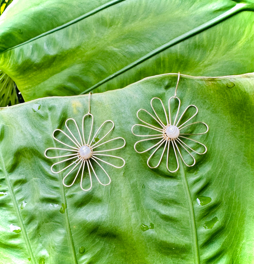 Pearl Gold Daisy Wire Earrings